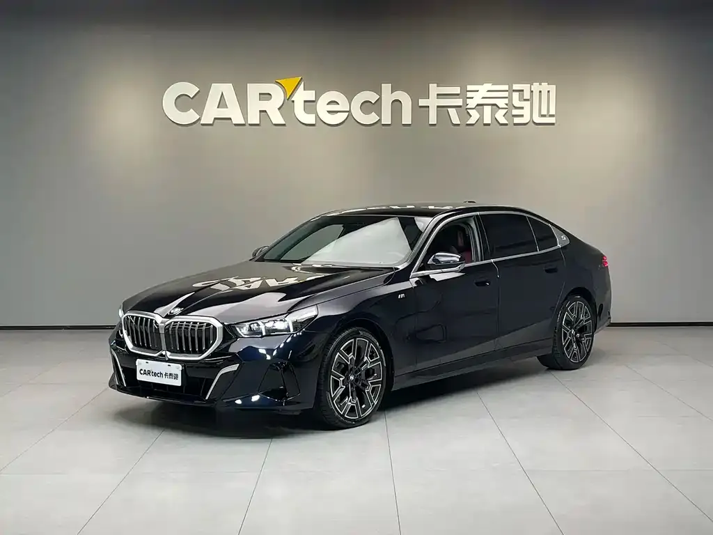 BMW 5 Series 2024 из CN, фото 1