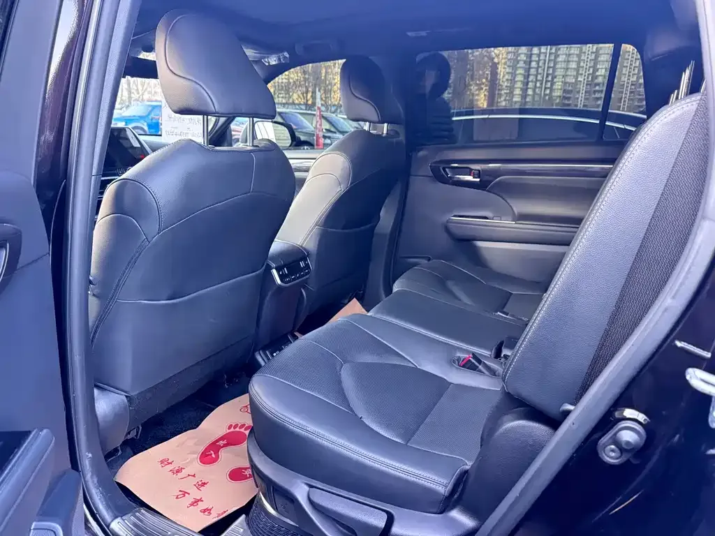 Toyota Crown Kluger 2023 из CN, фото 6