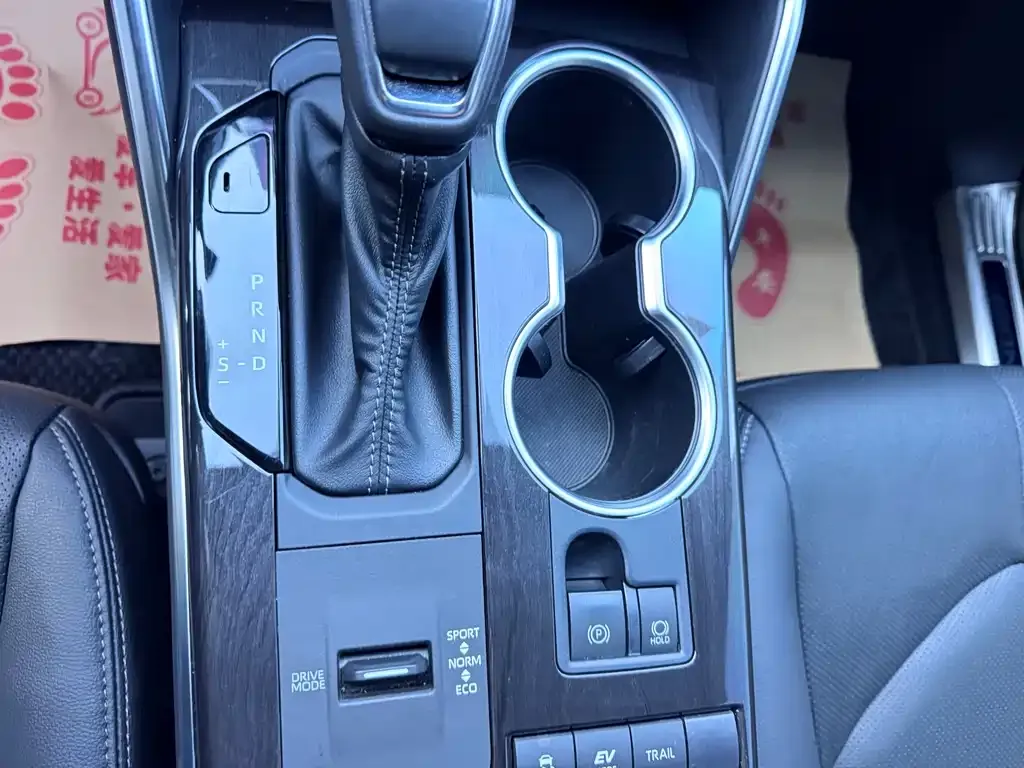 Toyota Crown Kluger 2023 из CN, фото 7