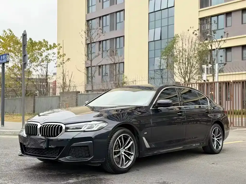BMW 5 Series — фото 1