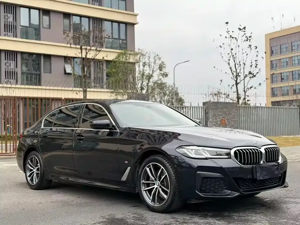 BMW 5 Series — фото 9