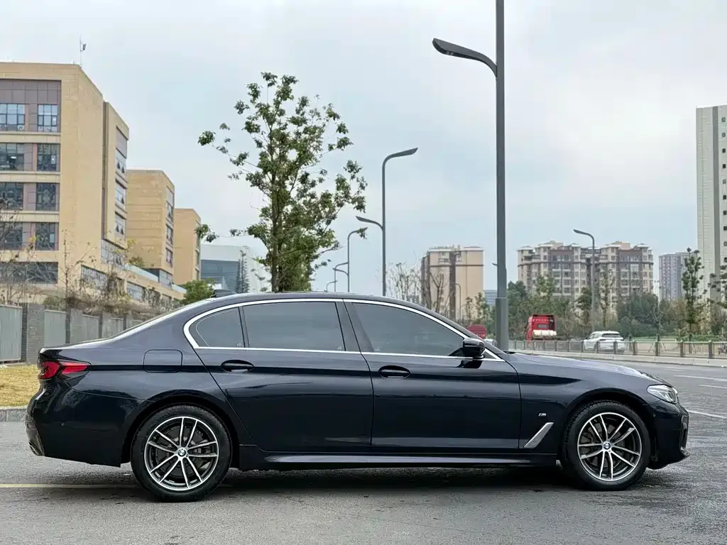 BMW 5 Series — фото 4