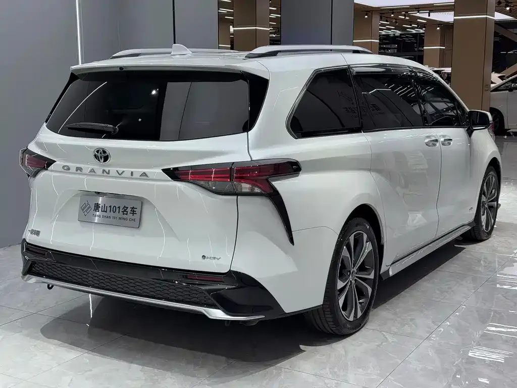 Toyota Granvia 2024 из CN, фото 8
