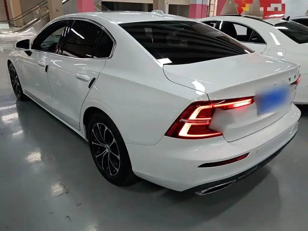 Volvo S60 2022 из CN, фото 3