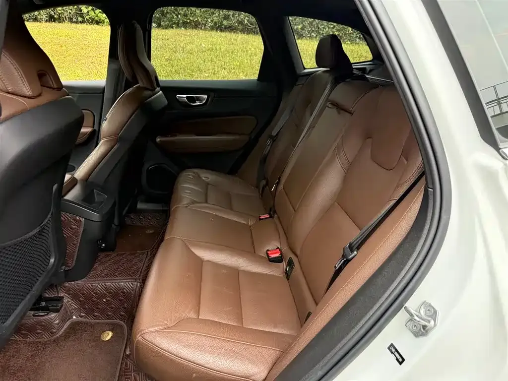 Volvo XC60 2022 из CN, фото 8