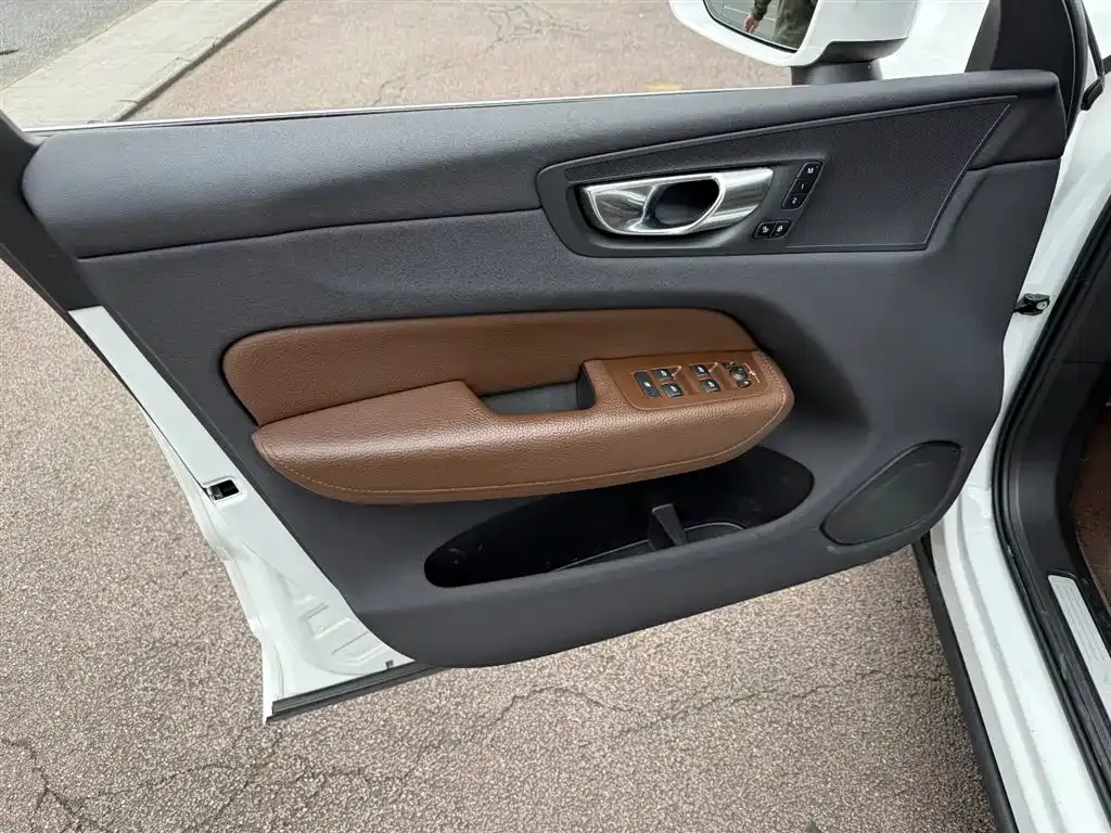 Volvo XC60 2022 из CN, фото 6