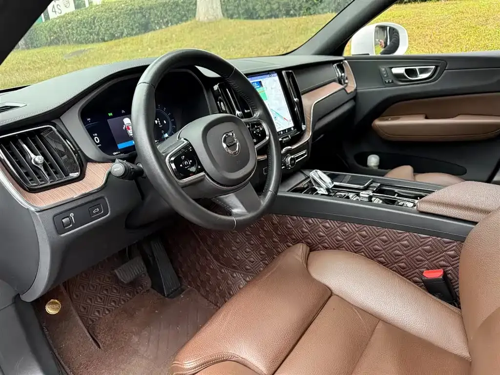 Volvo XC60 2022 из CN, фото 2