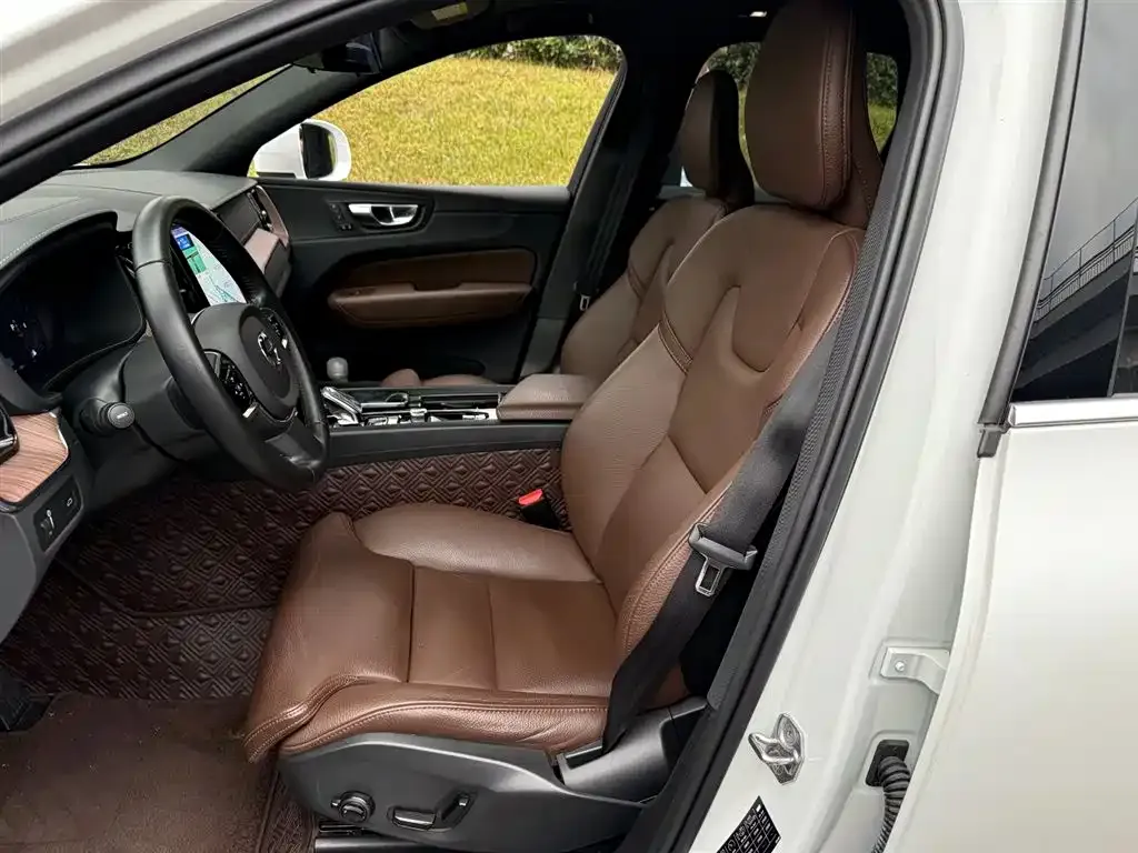 Volvo XC60 2022 из CN, фото 3