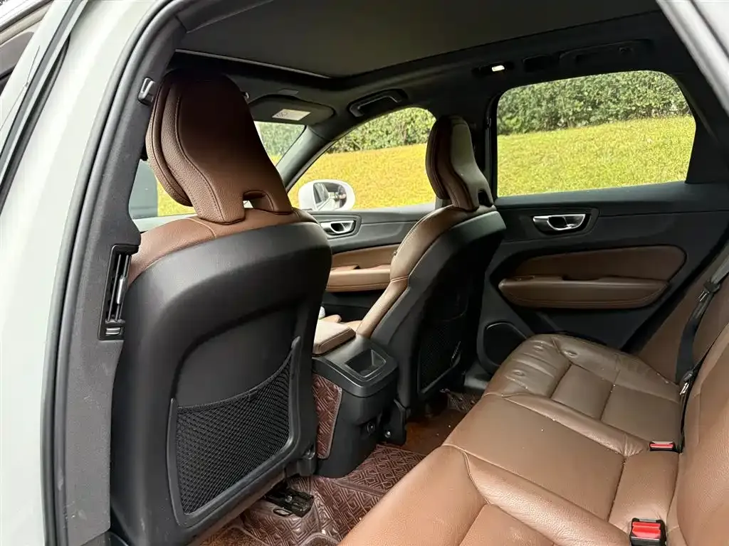 Volvo XC60 2022 из CN, фото 4