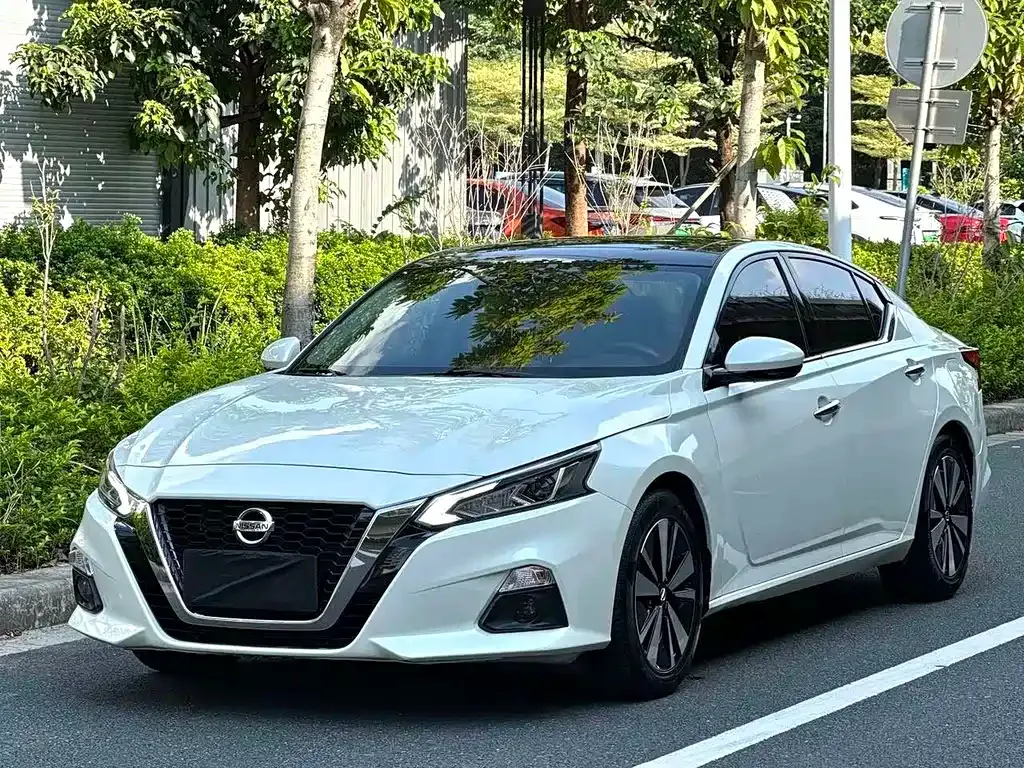 Nissan Teana — фото 1