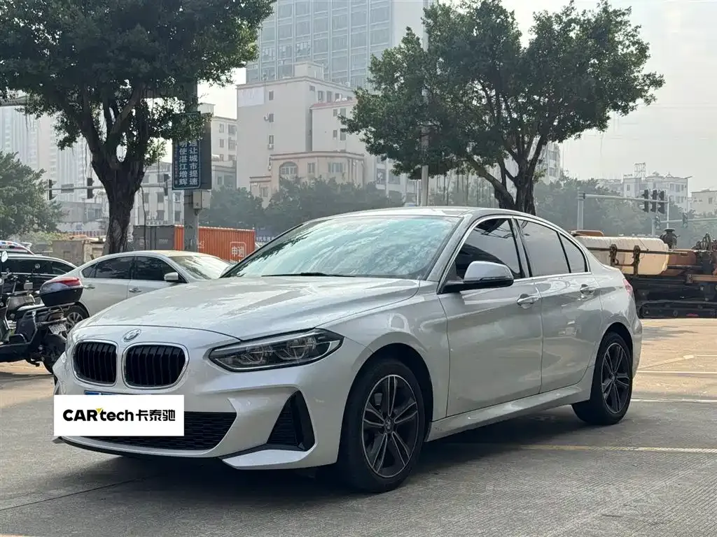 BMW 1 Series 2022 из CN, фото 1