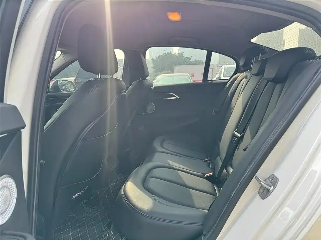 BMW 1 Series 2022 из CN, фото 3