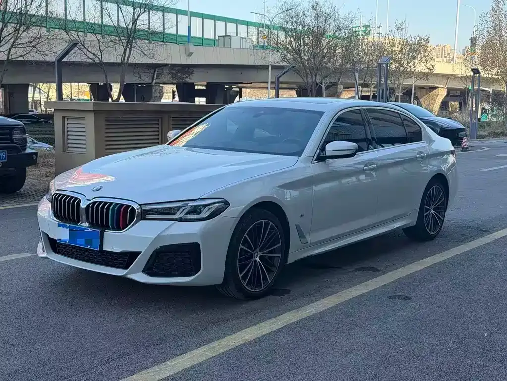 BMW 5 Series 2022 из CN, фото 1