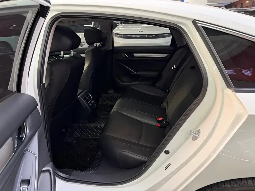 Honda Accord — фото 4