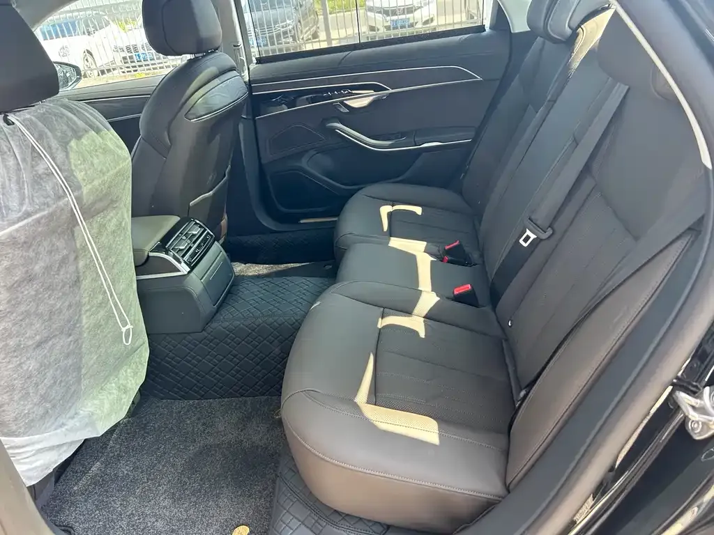 Audi A8 2025 из CN, фото 3