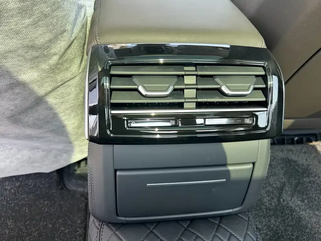 Audi A8 2025 из CN, фото 4
