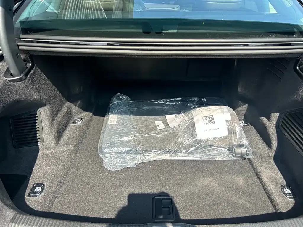 Audi A8 2025 из CN, фото 9