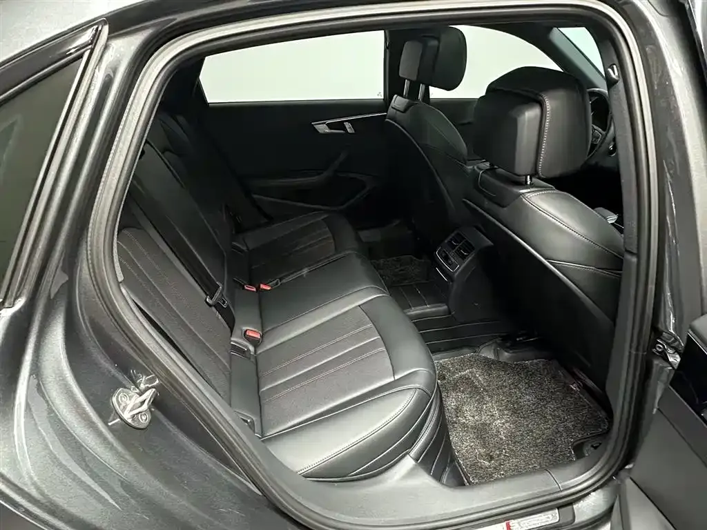 Audi A4L 2025 из CN, фото 8