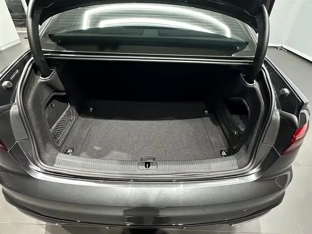Audi A4L 2025 из CN, фото 7