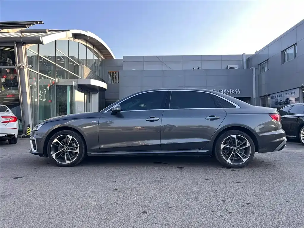 Audi A4L 2023 из CN, фото 5