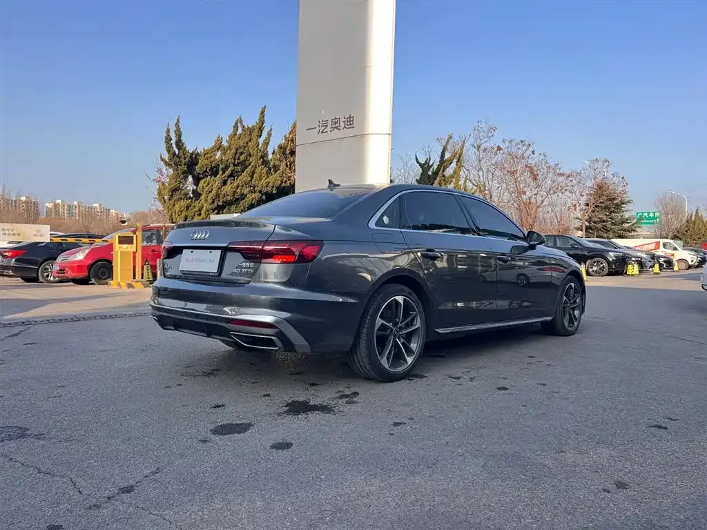 Audi A4L 2023 из CN, фото 4