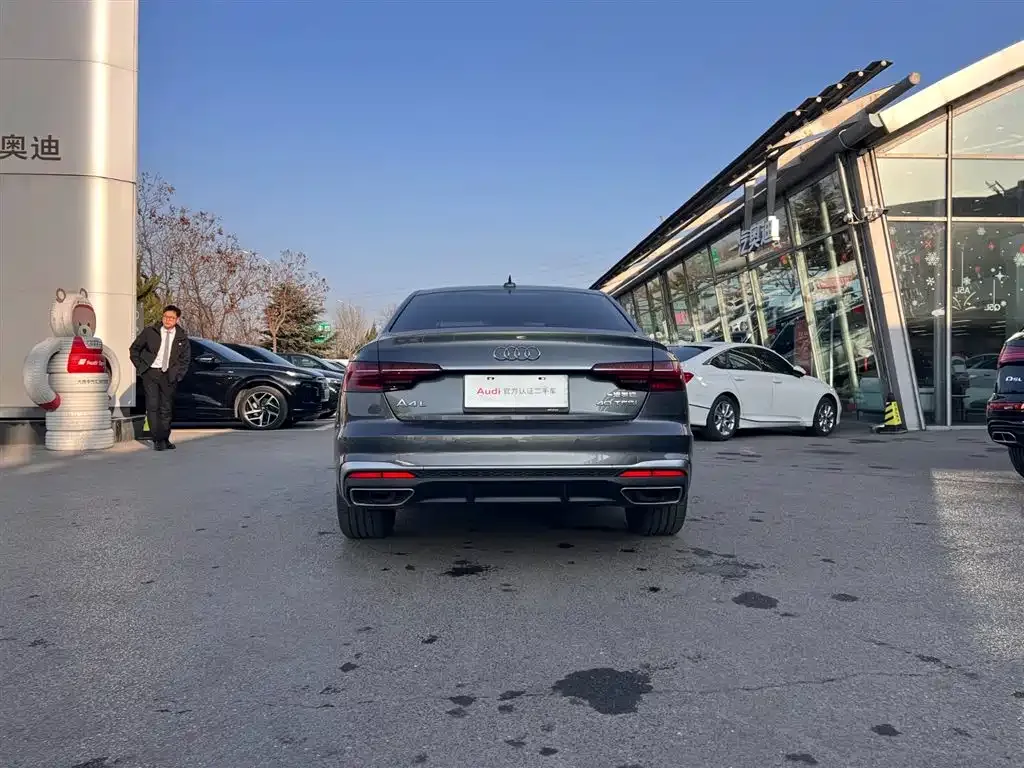Audi A4L 2023 из CN, фото 3