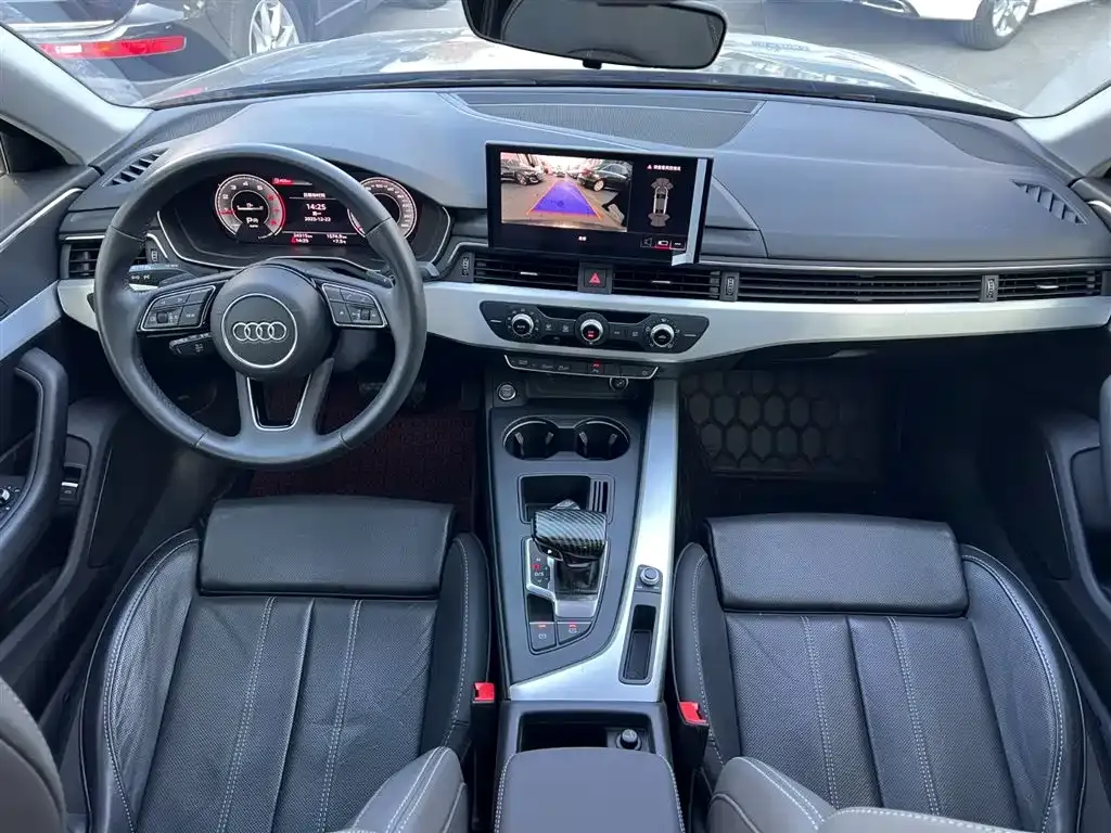 Audi A4L 2023 из CN, фото 2