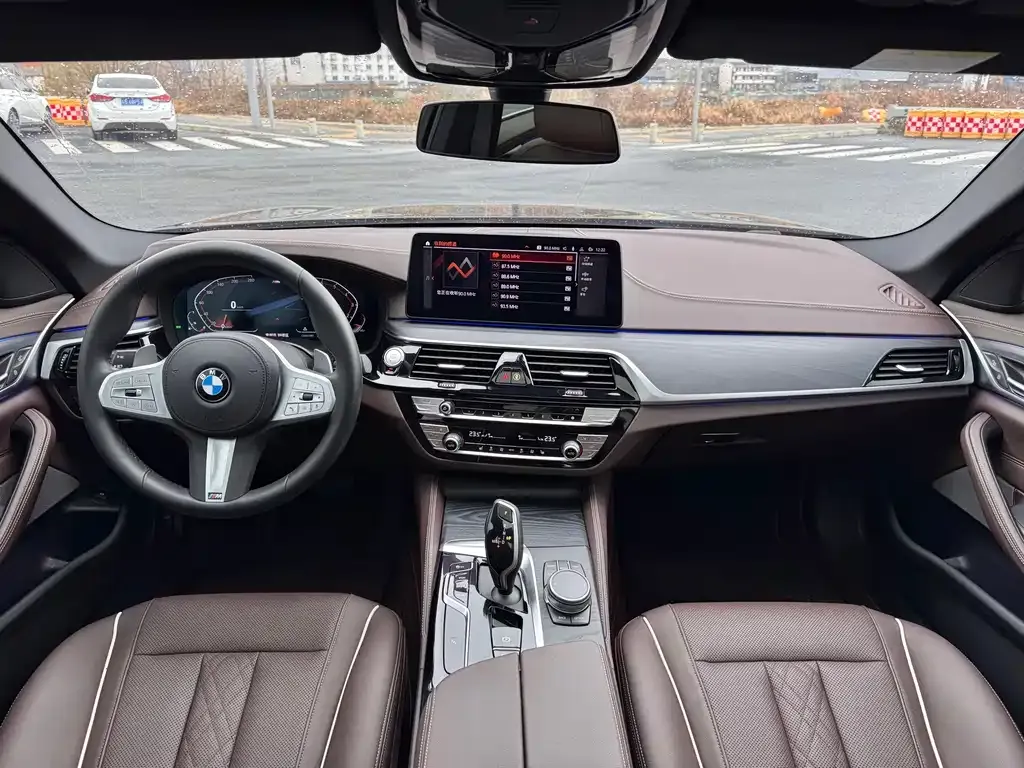 BMW 5 Series 2023 из CN, фото 4