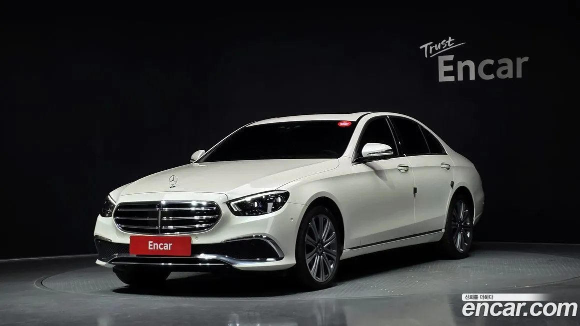 Mercedes-Benz E-Class — фото 1