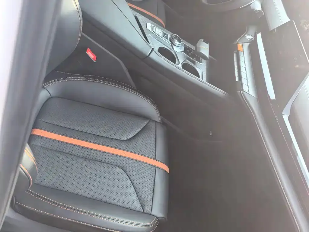 Changan UNI-V 2024 из CN, фото 4
