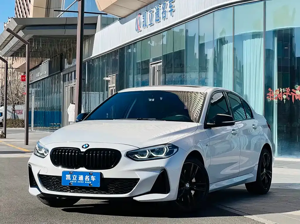 BMW 1 Series 2021 из CN, фото 1