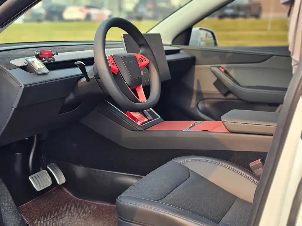 Tesla Model Y — фото 6