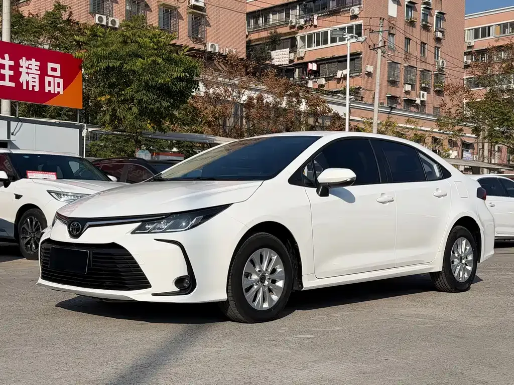 Toyota Corolla 2024 из CN, фото 1