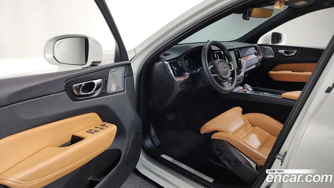 Volvo XC60 2023 из KR, фото 8