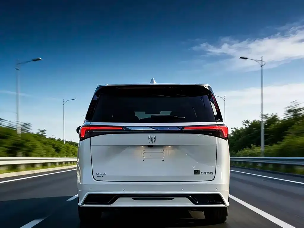 Buick GL8 Hybrid 2025 из CN, фото 9