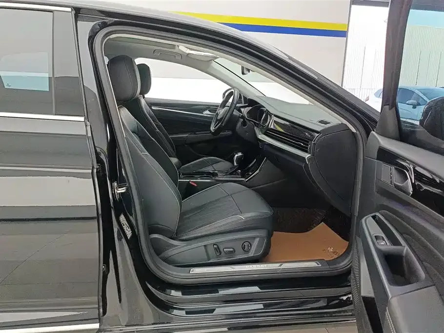 Volkswagen Passat 2023 из CN, фото 8