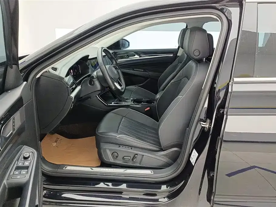 Volkswagen Passat 2023 из CN, фото 9