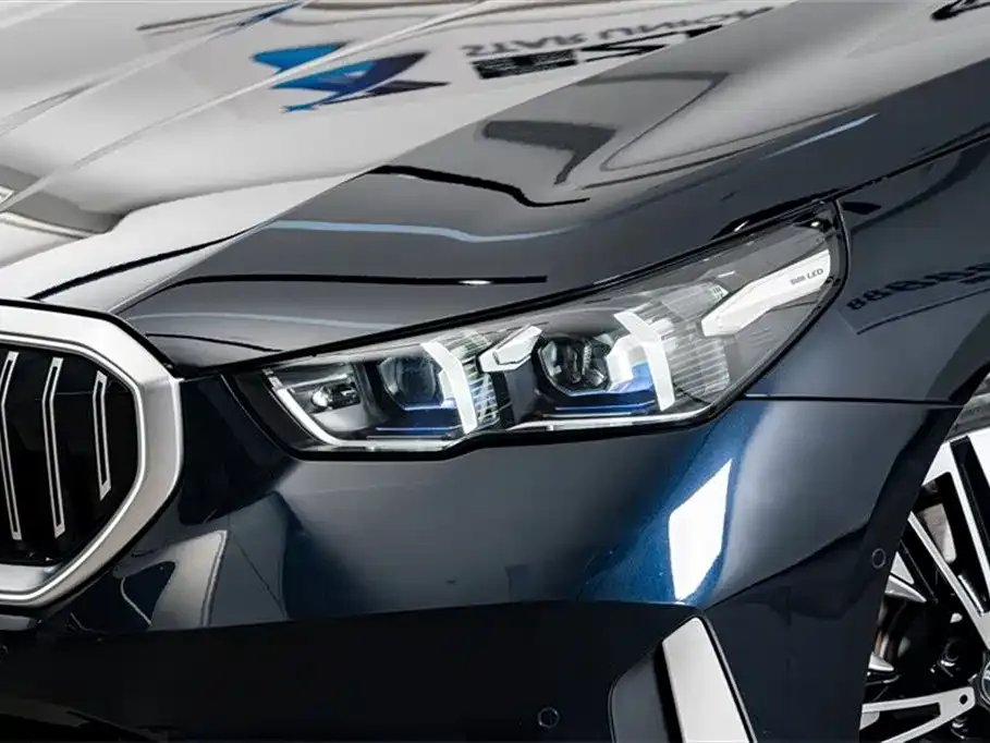 BMW 5 Series 2025 из CN, фото 4