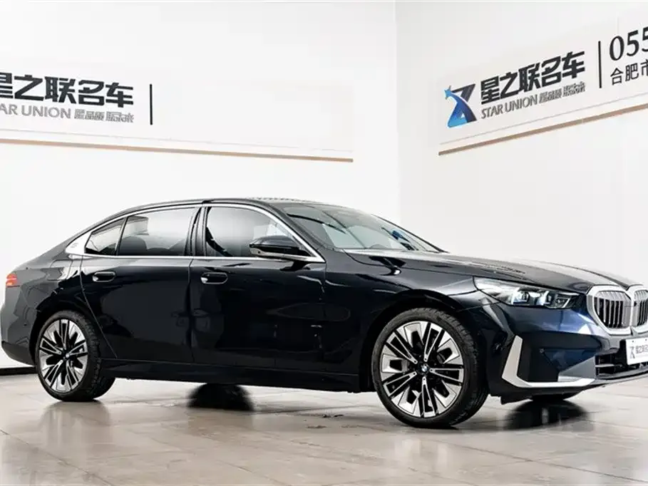 BMW 5 Series 2025 из CN, фото 9