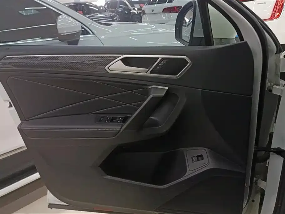 Volkswagen Tiguan L 2023 из CN, фото 2