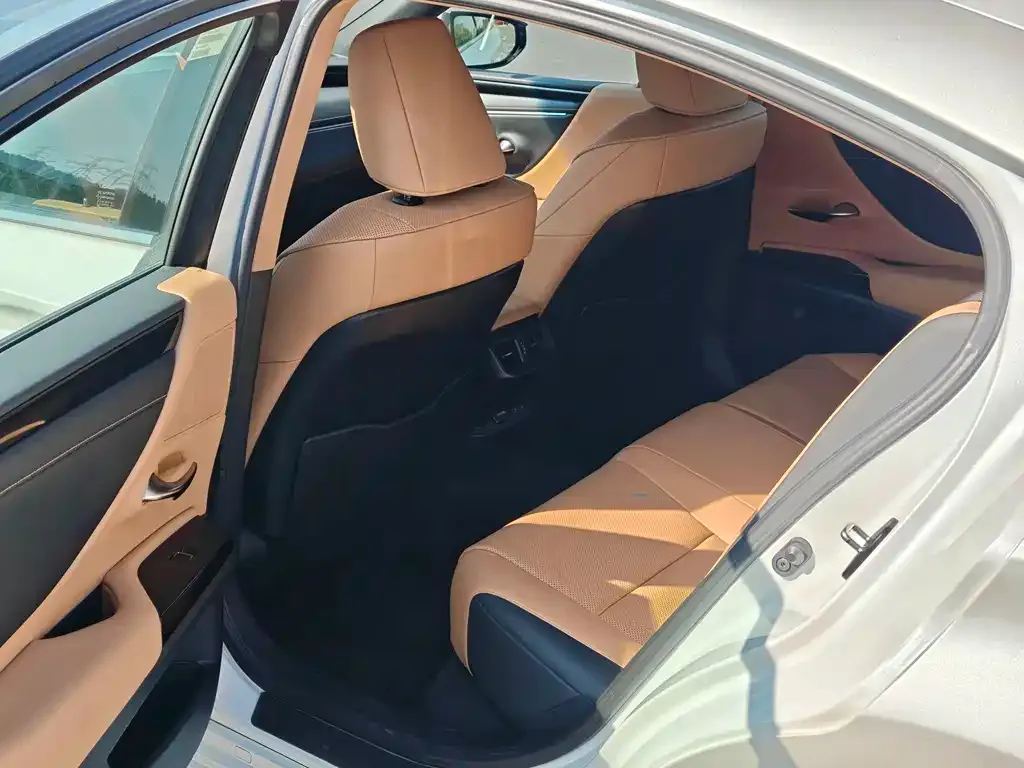 Lexus ES 2024 из CN, фото 2