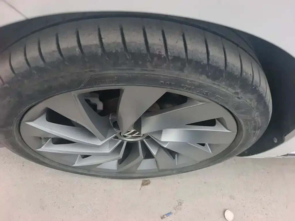 Volkswagen CC 2023 из CN, фото 2