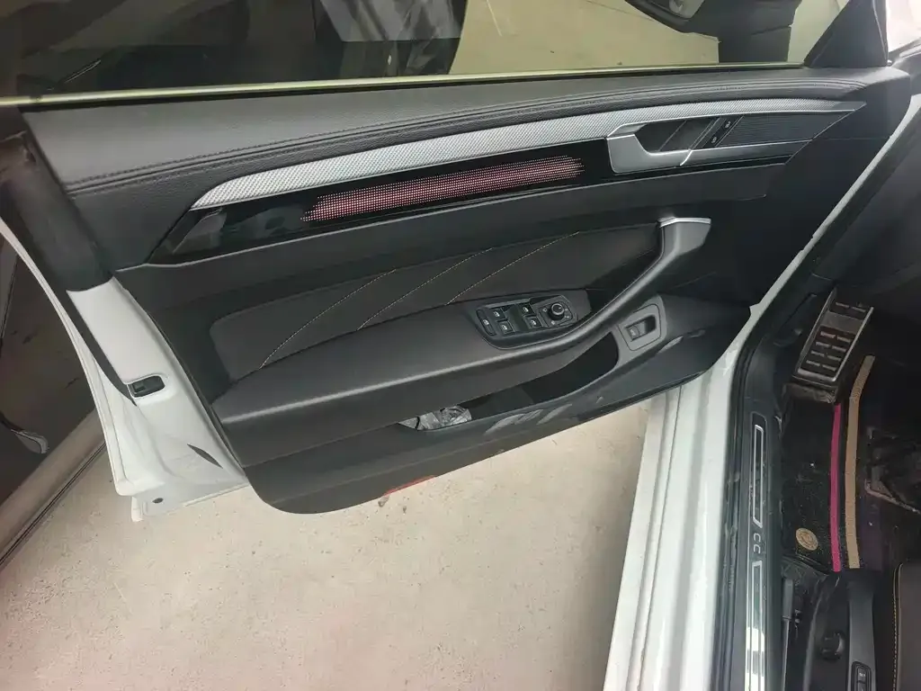 Volkswagen CC 2023 из CN, фото 4