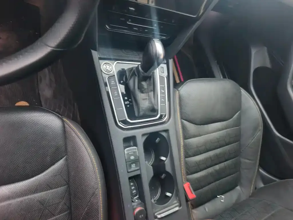 Volkswagen CC 2023 из CN, фото 10