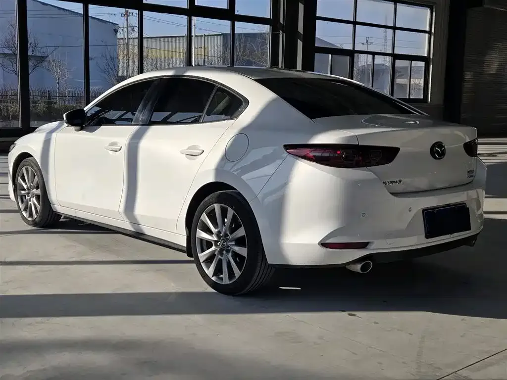 Mazda 3 Axela — фото 3