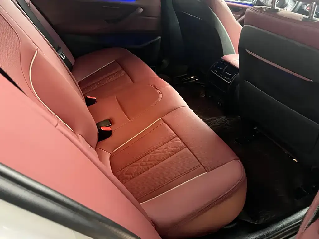 BMW 5 Series 2023 из CN, фото 2
