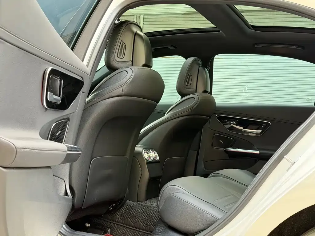 Mercedes-Benz C-Class 2023 из CN, фото 3