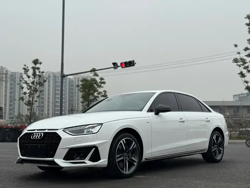 Audi A4L 2023 из CN, фото 1