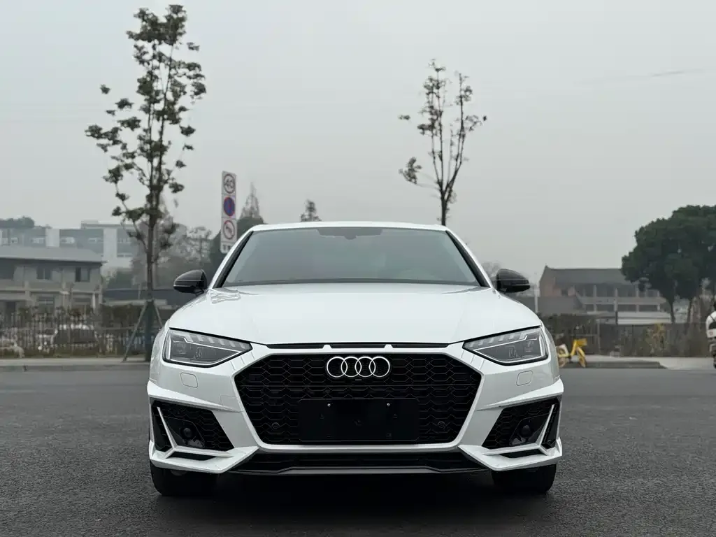 Audi A4L 2023 из CN, фото 2