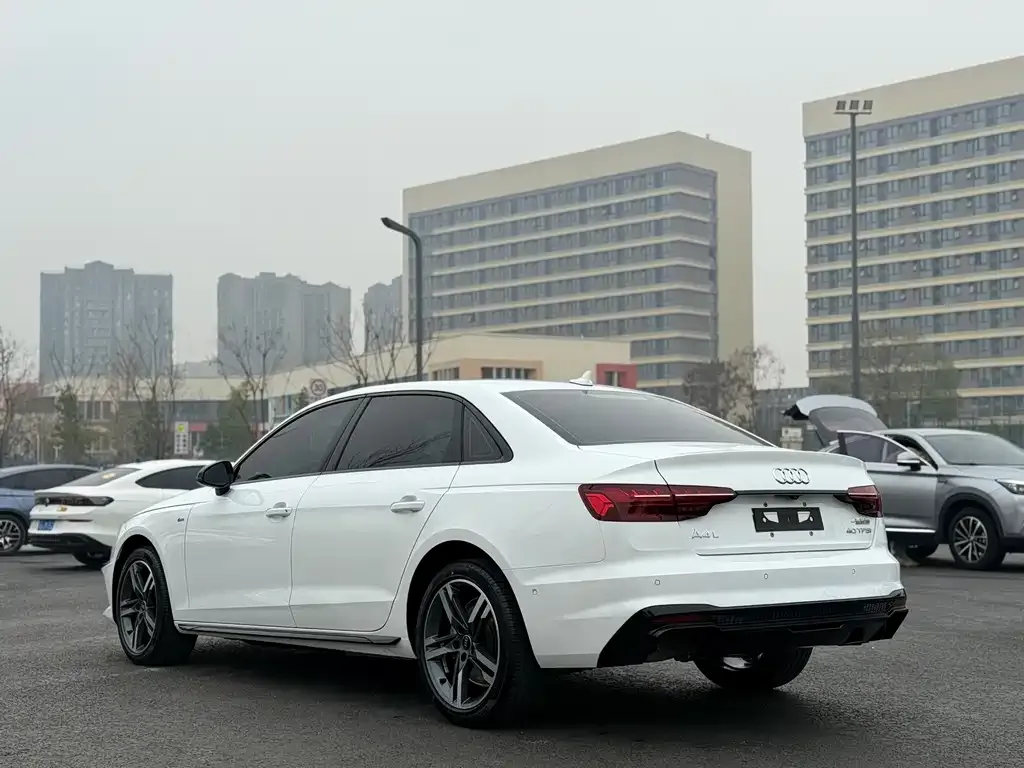 Audi A4L 2023 из CN, фото 6